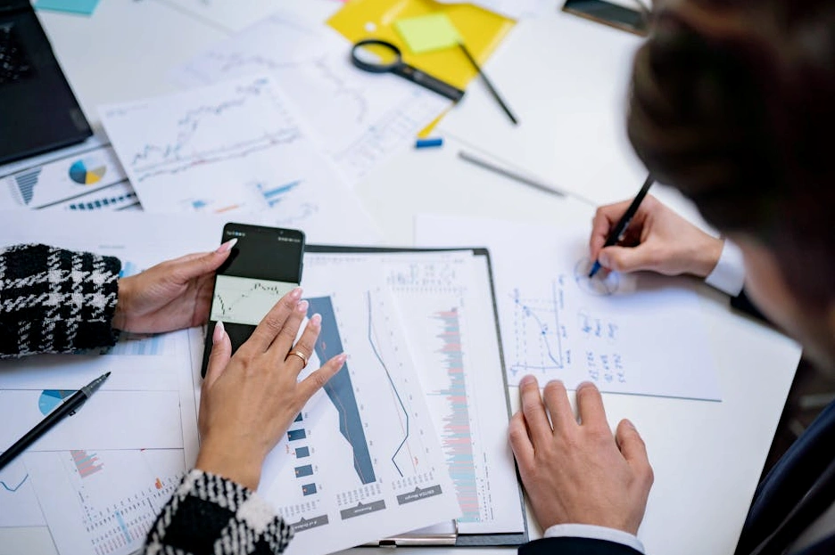 Proje üzerinde işbirliği yapan bir ekip